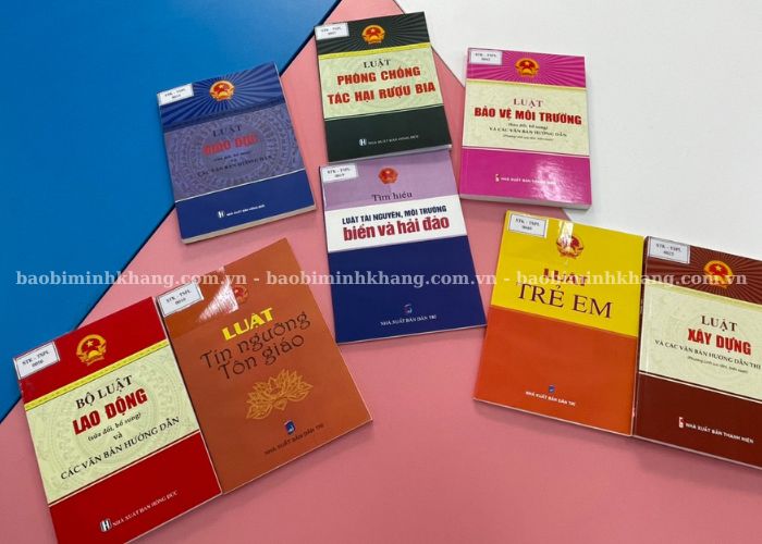 Băng dính trong 5cm dùng để dán mã vạch thuê sách trong thư viện