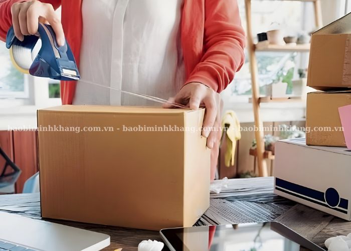 Băng keo trong 200 yard giúp đóng gói đồ đạc, sắp xếp nhà cửa ngăn nắp