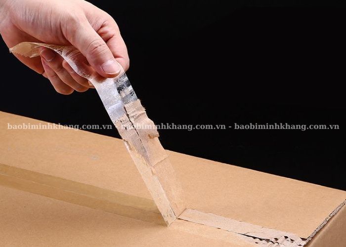 Băng keo trong khi tháo ra sẽ làm hỏng thùng hàng và để lại vết