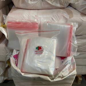 Hình ảnh đóng gói túi zip chỉ đỏ khi vận chuyển