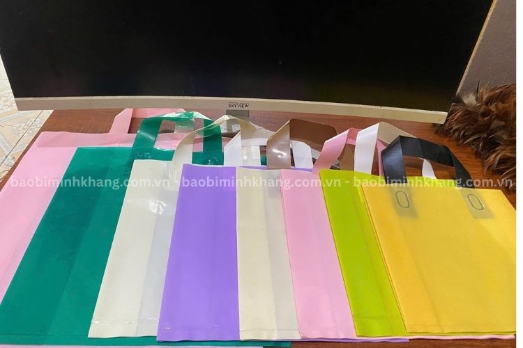 Bao bì Minh Khang xưởng sản xuất túi quai ép giá sỉ tại HCM