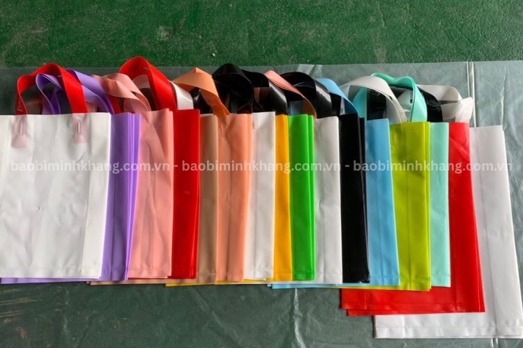 Nhóm màu sắc nổi bật của túi xoài quai ép