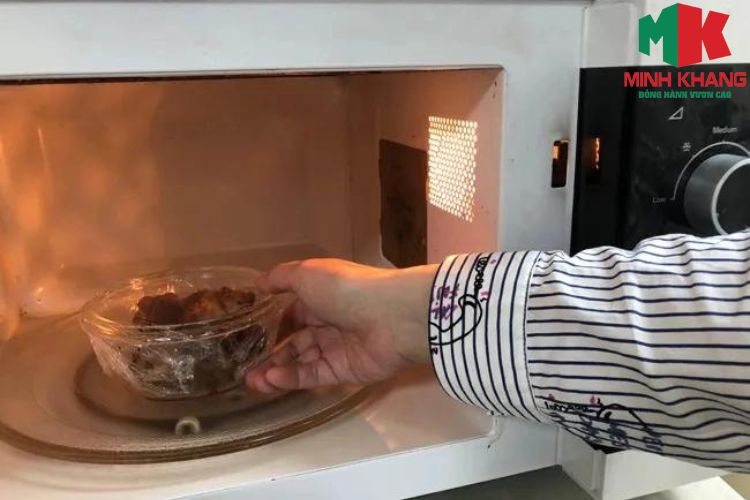 màng bọc thực phẩm dùng cho lò vi sóng
