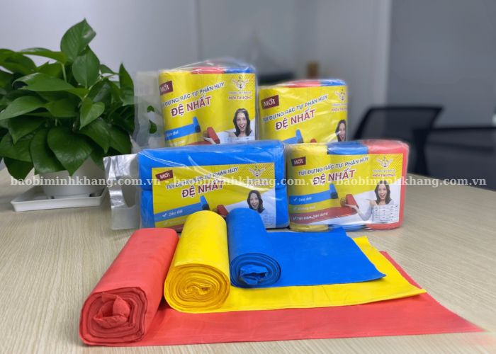 Túi rác tự huỷ dùng phổ biến trong sinh hoạt với nhiều màu sắc
