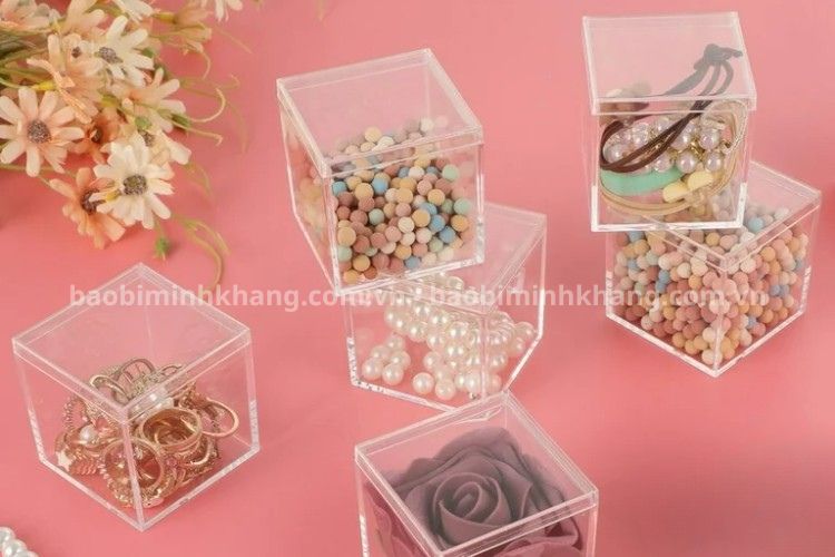 Hộp nhựa vuông trong suốt đựng trang sức