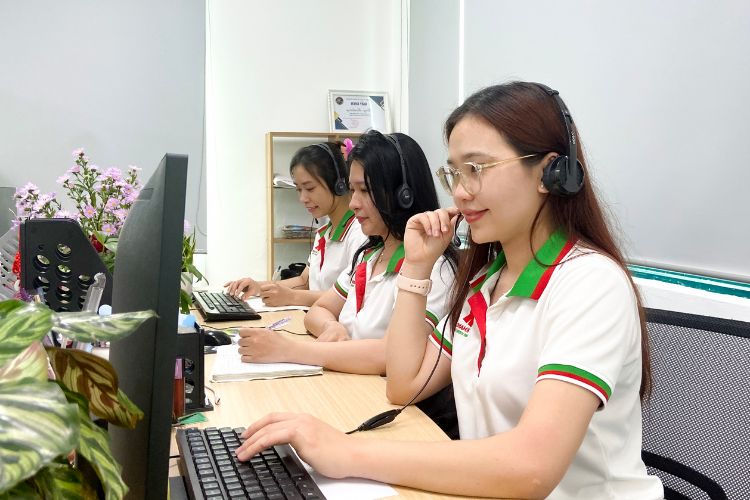 Tư vấn viên sẽ giúp bạn chọn lựa sản phẩm túi giấy bánh mì phù hợp