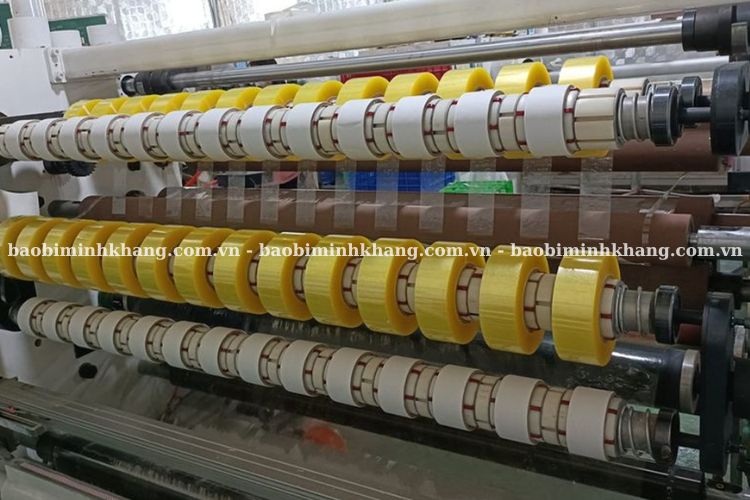 Bao Bì Minh Khang chuyên sản xuất băng dính cuộn to