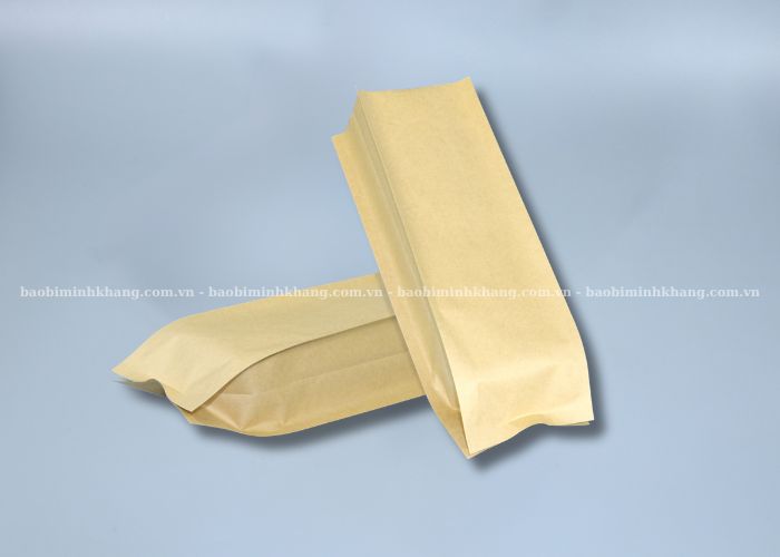 Bao bì giấy 4 biên có lớp màng nhôm giúp cản sáng, chống oxy hóa, chống ẩm 