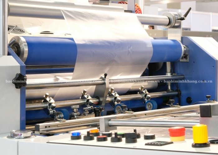 Quy trình sản xuất bao bì nhựa gồm 5 bước khép kín, đảm bảo chất lượng đồng đều.