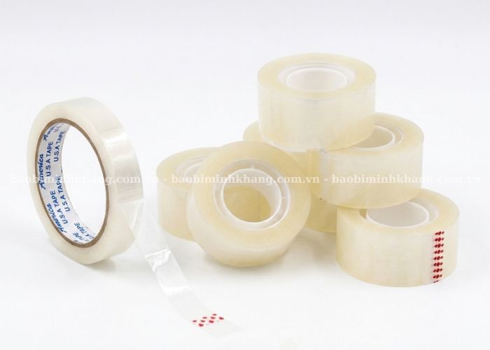 Băng keo trong nhỏ với bề rộng nhỏ gọn, dễ thao tác