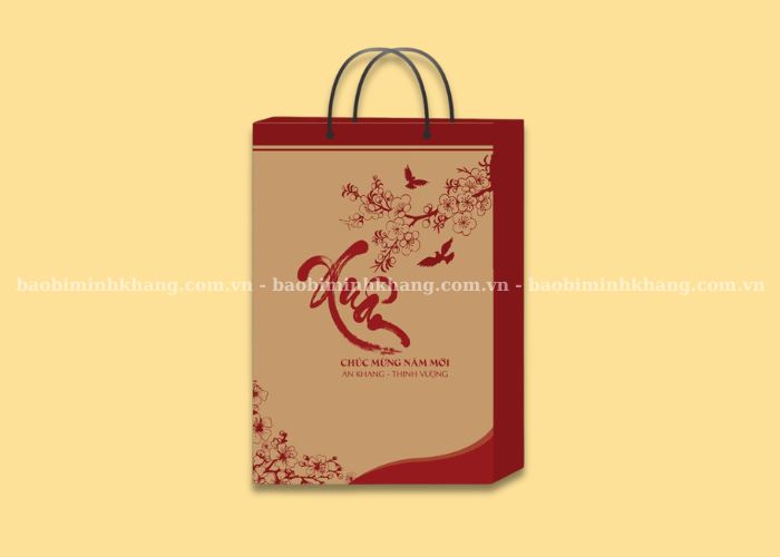 Mẫu bao bì Tết dạng túi giấy Kraft với thiết kế mộc mạc, thân thiện môi trường