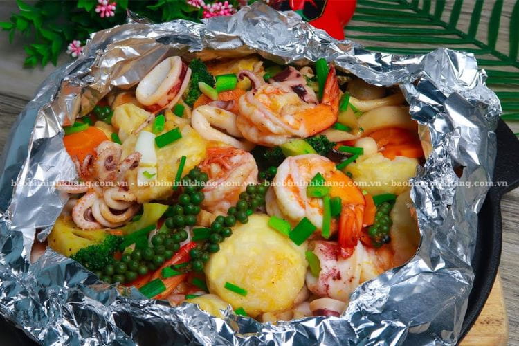 Bạn có thể dùng công thức sốt mặn ngọt này để làm món đậu hũ hải sản nướng giấy bạc