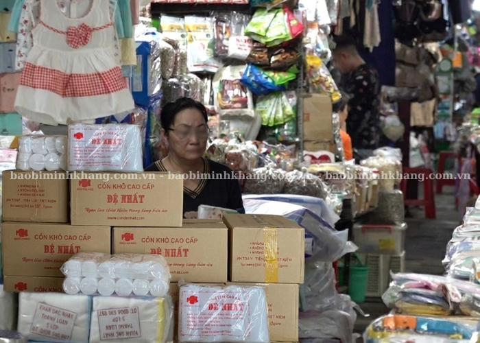 Mua cồn khô lẻ tại chợ truyền thống giúp bạn dễ thương lượng giá 