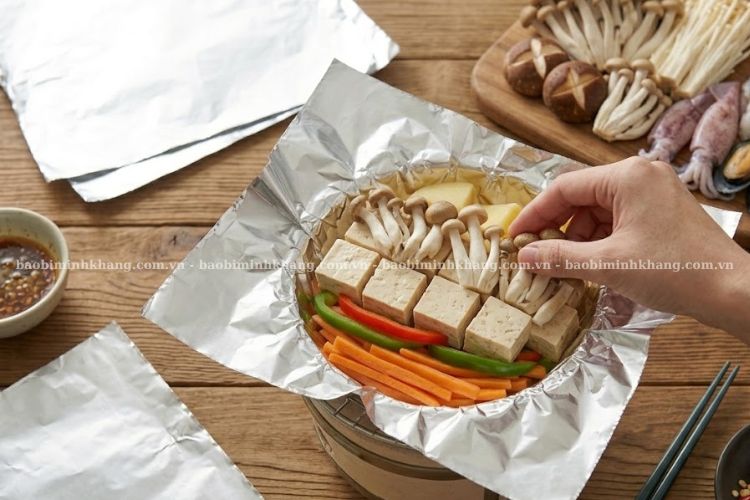 Việc bạn sắp xếp nguyên liệu, phủ sốt và gói giấy bạc đúng kỹ thuật sẽ giúp đậu nướng giấy bạc chín đều